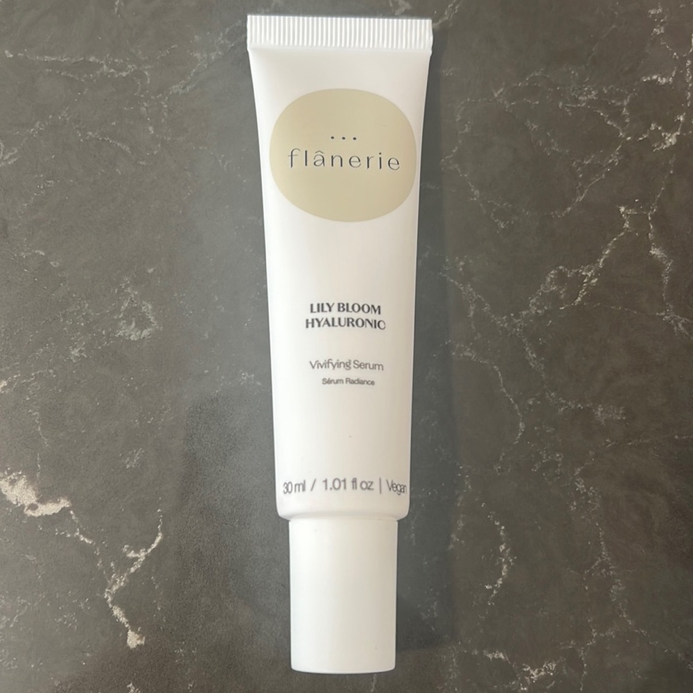 FLANERIE! hyaluronic acid is a hydration powerhouse main ingredient in this!
